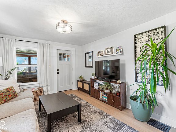 4th image of 5143 Indianola Ave
