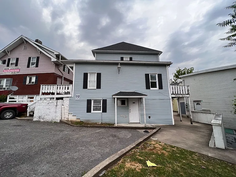 445 Baird Street — Photo 4