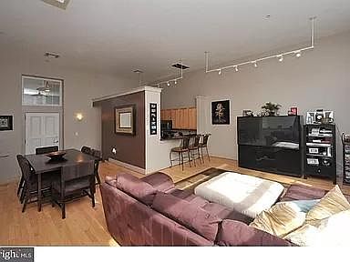 5th image of 313-25 Race St #T3