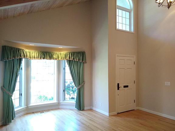 5th image of 2020 Emerson St