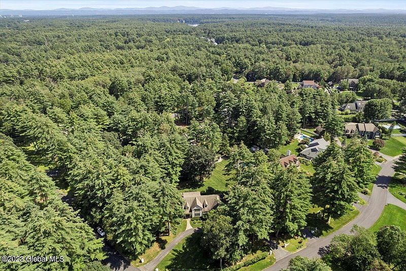 3rd image of 14 Honey Hollow Road