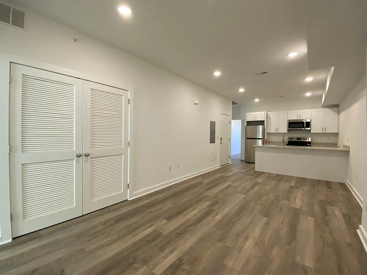 Building Photo - 709 N 44th St #3