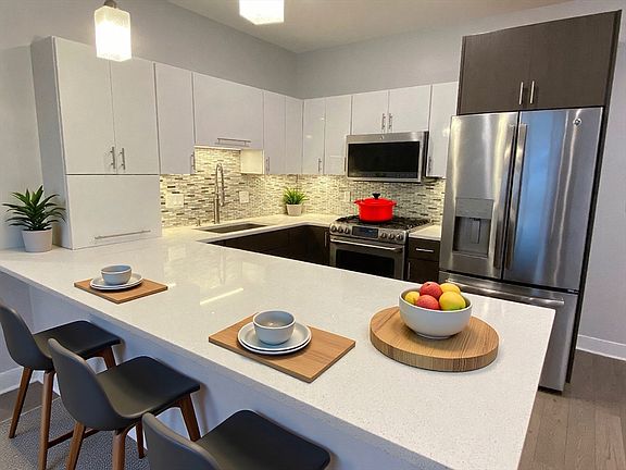 4th image of 18 Cliveden St #205