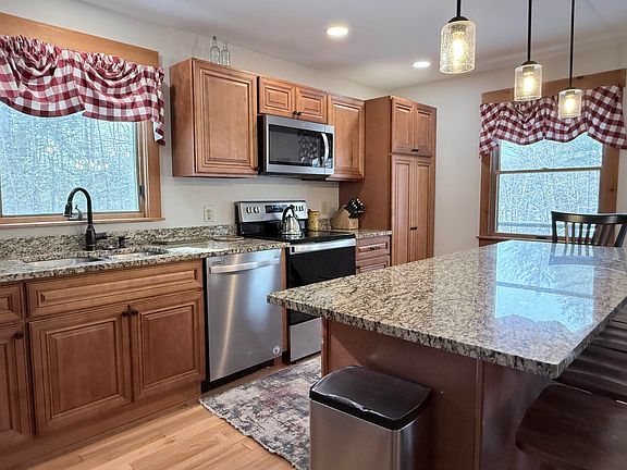 5th image of 78 White Pines Road