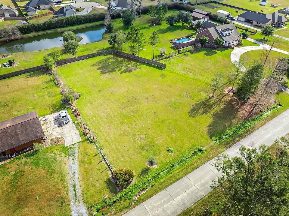 2nd image of 218 Bayou Bend Dr