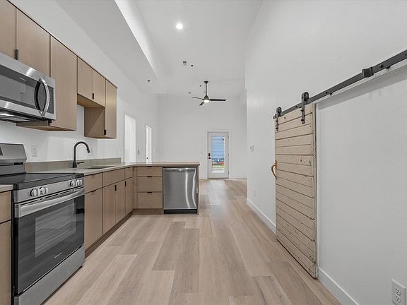 4th image of 308 Oak STREET #101