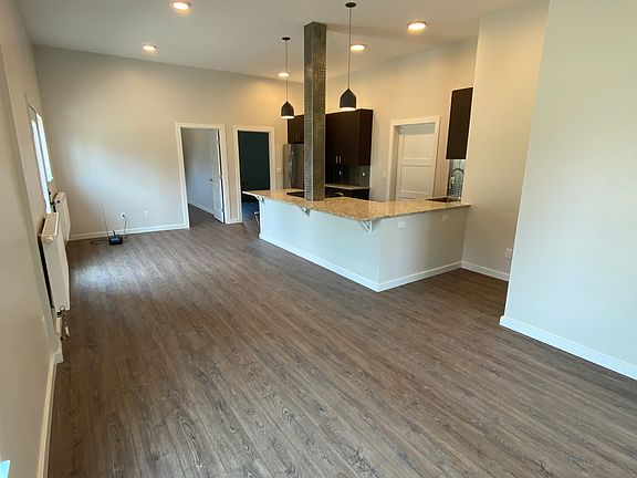2nd image of 350 Oak St
