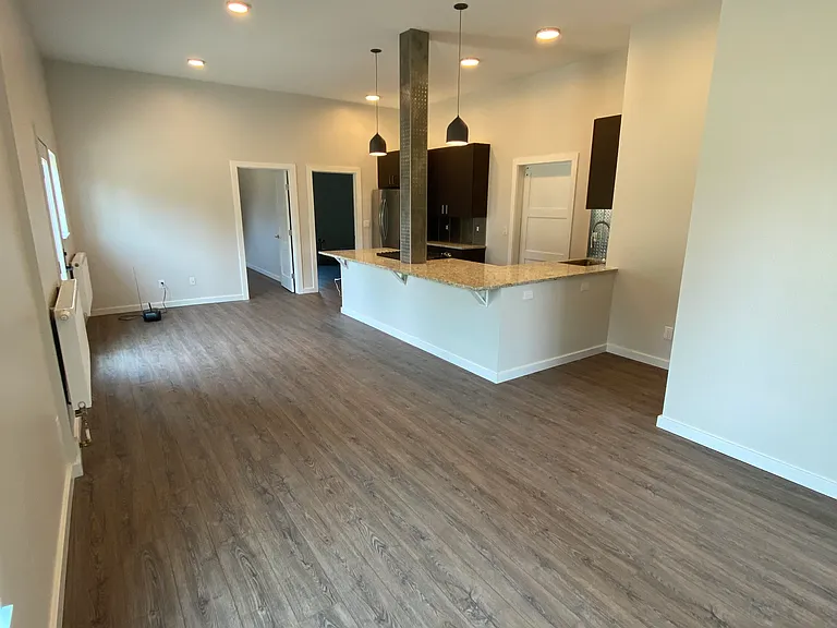 350 Oak St — Photo 2