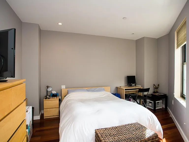 99 Broad St #8D — Photo 10