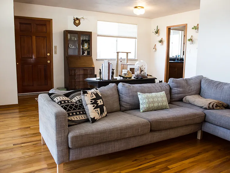 2410 Hawthorn Ave — Photo 4