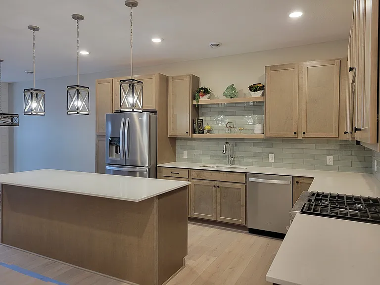 18525 Levee St — Photo 3