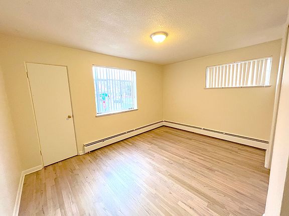3rd image of 801 N Dahlia St #5