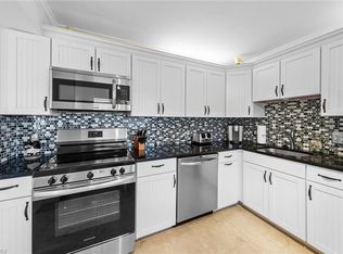 550 Teryl Rd APT 8, Naples, FL 34112