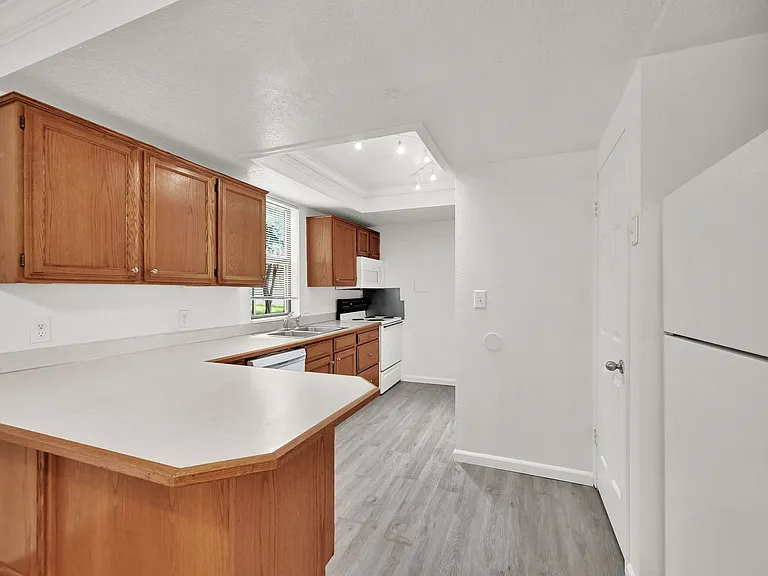 Shady Lane Apartments — Photo 19