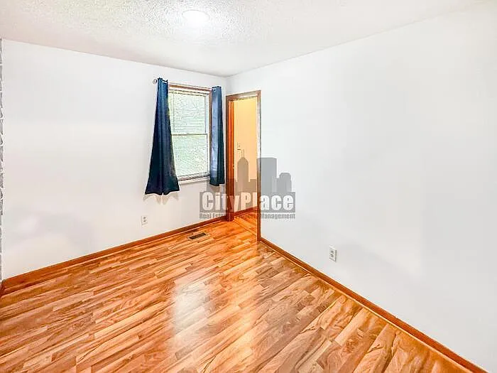 942 Fayette St — Photo 10