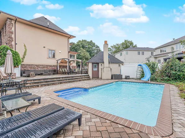 14 Walnut Place image 3 of 47