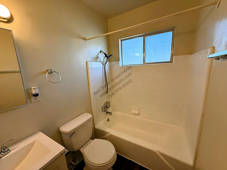 62 N San Mateo St #C — Photo 9