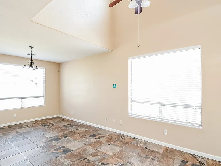 810 E Rossi Ct — Photo 4