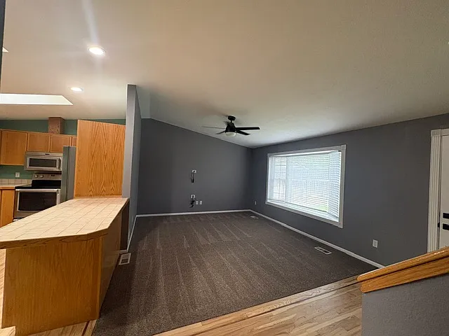4 bed, 1672 sqft, $2,900 — Photo 3
