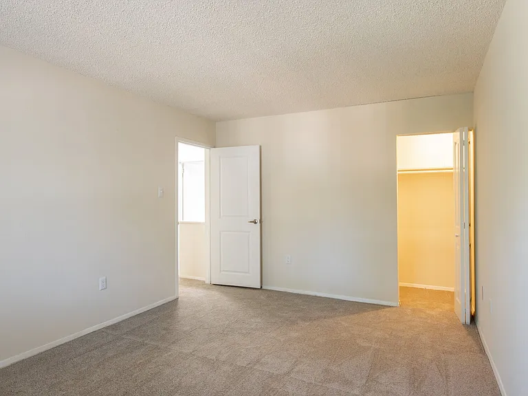 Millspring Commons Apartments and Townhomes — Photo 8