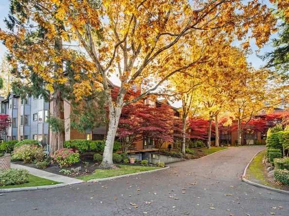 15300 17th Ave #206, Surrey, BC V4A 8Y6