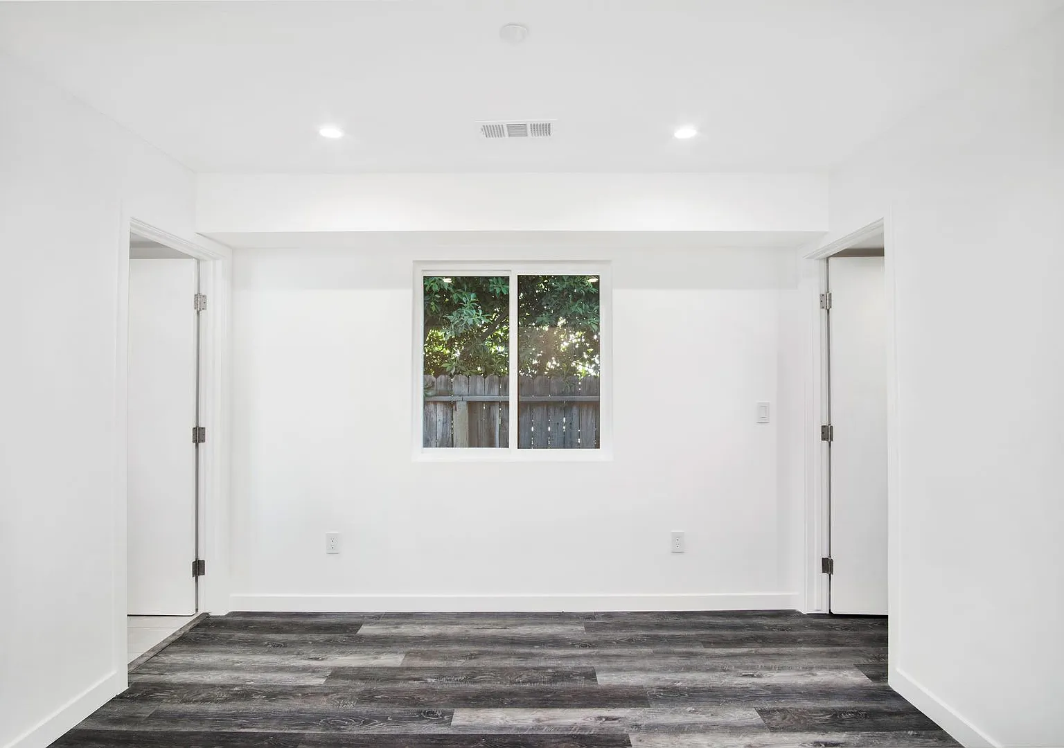 Brand New 3Bed/3.5 Bath Townhouse Available Now! — Photo 4