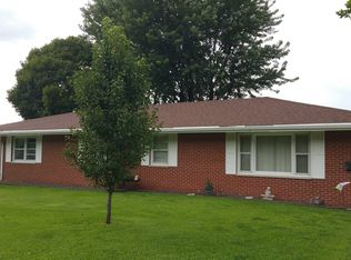 2 Westfair Dr, Jacksonville, IL 62650