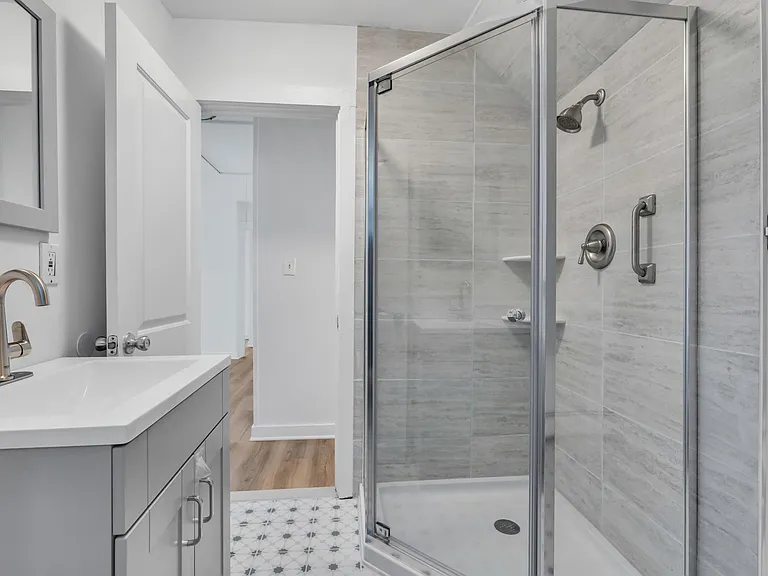 301 2nd Ave #3 — Photo 6