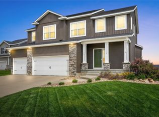 2112 Wycliffe Ct SW, Cedar Rapids, IA 52404