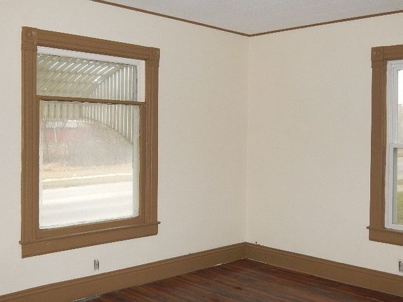 4th image of 245 S Railroad Ave