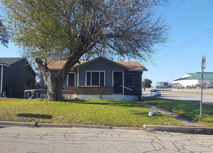1st image of 1420 Lawrence Dr