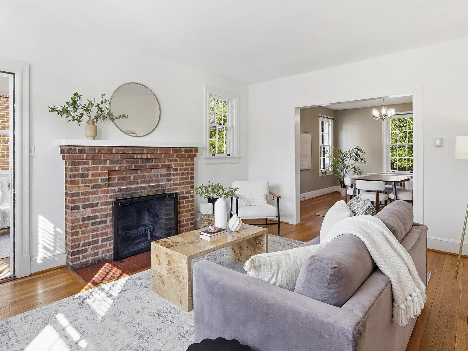 4 bed, 3.0 bath, 2522 sqft, $4,000 — Photo 4