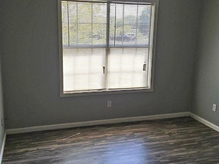 595 Egg Hill Rd — Photo 3