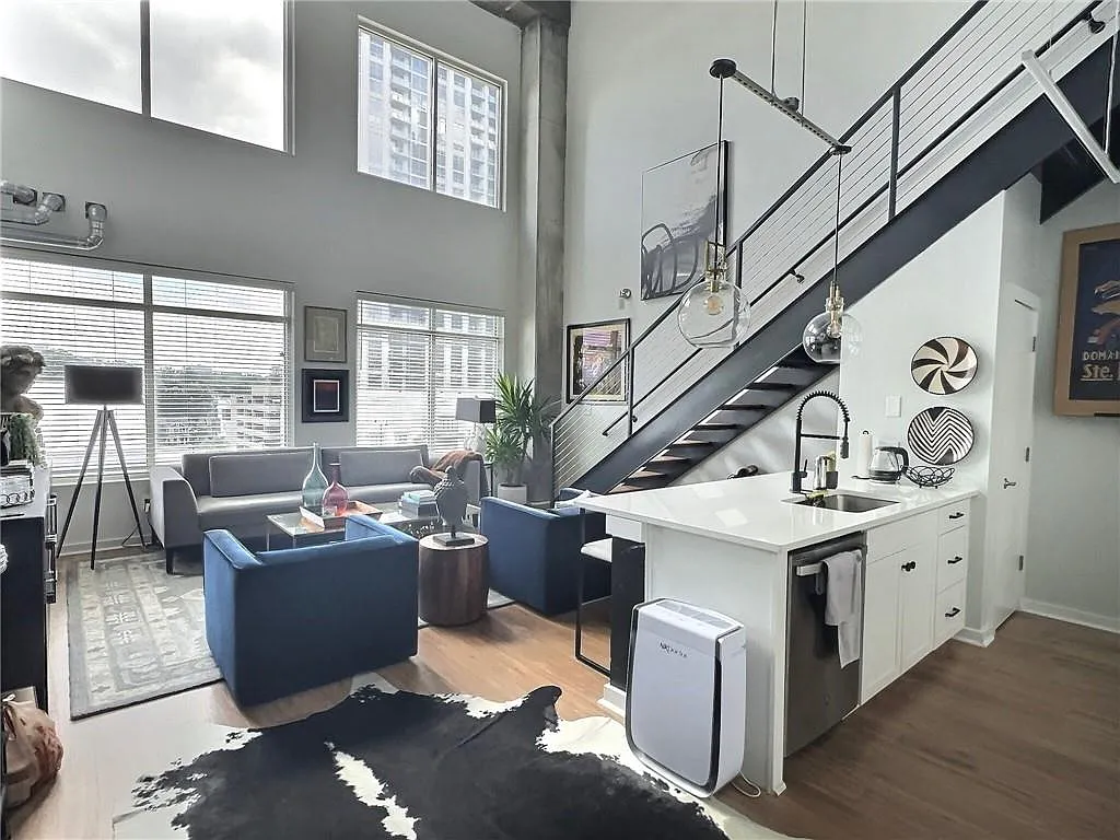 2 bed, 2.0 bath, 1372 sqft, $3,400 — Photo 3