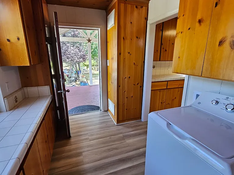 1155 Swanson Ln — Photo 12