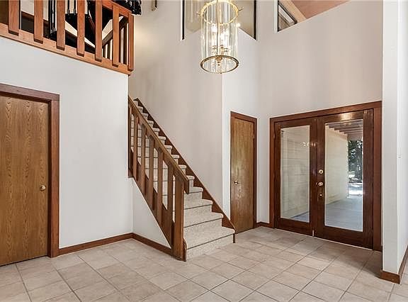 2nd image of 409 Yaupon Dr