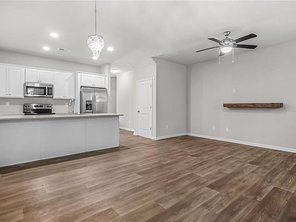 4th image of 3181 Meadowstone Ln SW