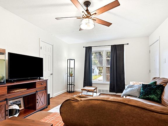4th image of 2415 SW Beverly Ct