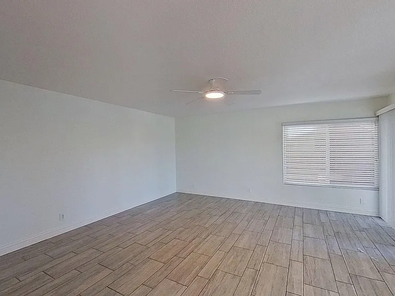 23946 Copenhagen St — Photo 10