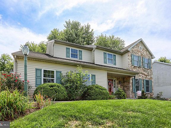 4th image of 247 Hillcrest Ln