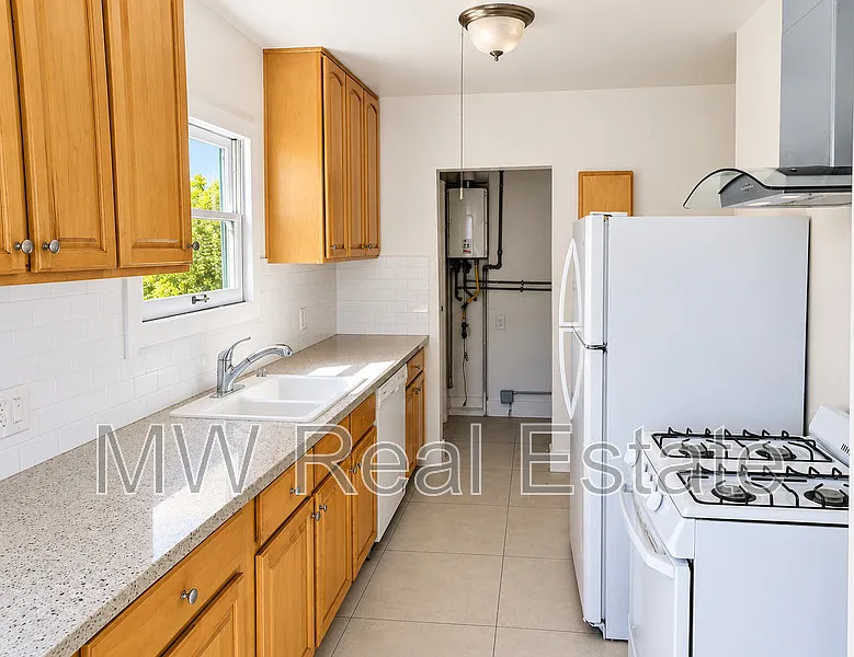 1 bed, 1.0 bath, $1,750 — Photo 3