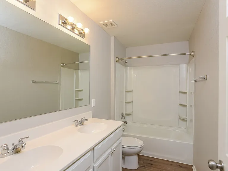 27402 Emilie Cyn — Photo 16