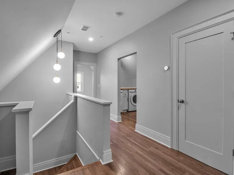 100 Richmond Ave #UPPER — Photo 36