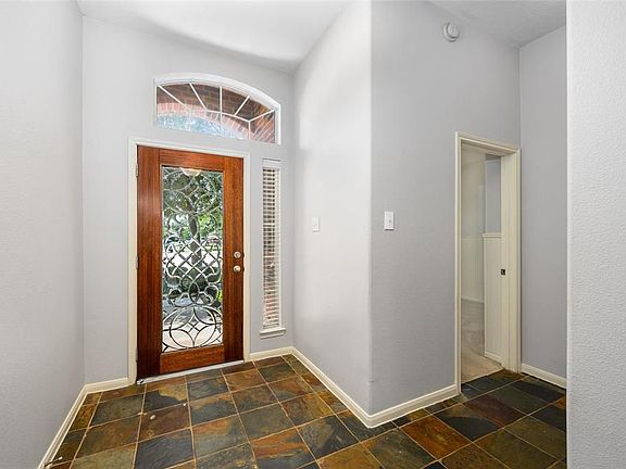 5th image of 2502 Oakthorn Ct