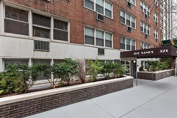 Sold by Real Direct | media 25