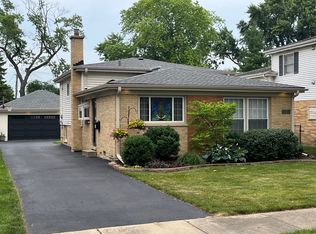 115 S Burton Pl, Arlington Heights, IL 60005