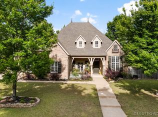 6811 S Sycamore Pl, Broken Arrow, OK 74011