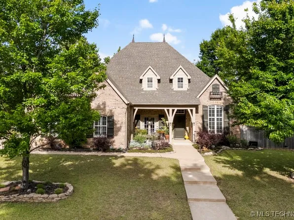 6811 S Sycamore Pl, Broken Arrow, OK 74011