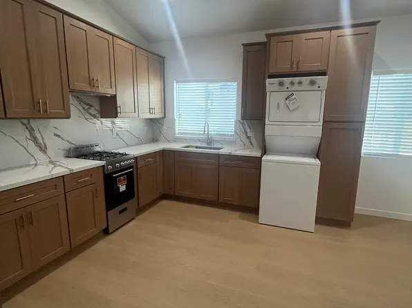 7627 Lemp Ave #7627, North Hollywood, CA 91605