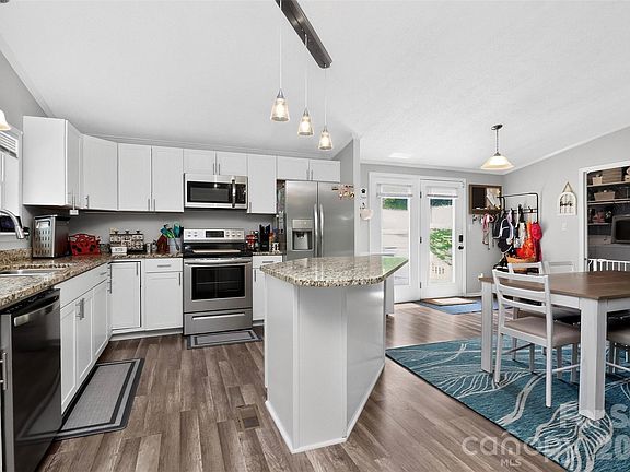 4th image of 602 Timberwood Dr